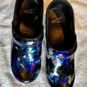 Dansco Clogs